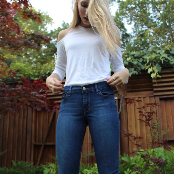 Super Skinny Levi’s - Picture 1 of 3